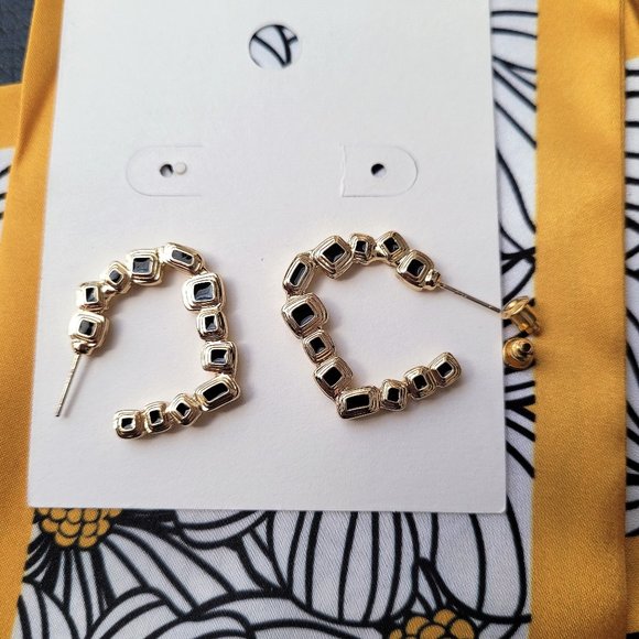 gold C-shape paint earrings black resin small squa - Picture 2 of 3